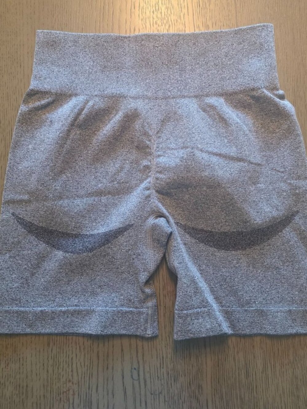 OQQ Ladies Gray Compression Scrunch Back 5" Inseam Bike Shorts M NEW